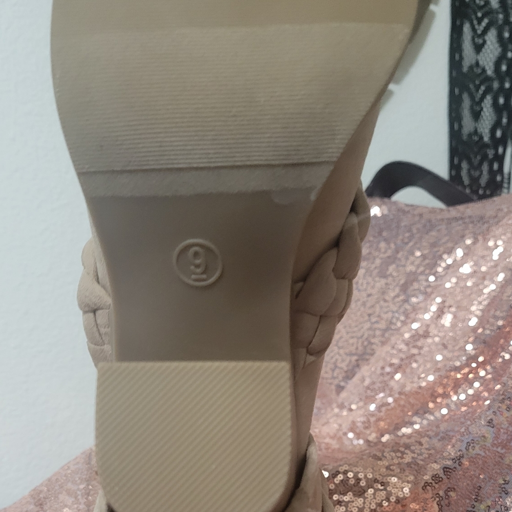 Universal Thread women's size 9 slip in heeled boot nwot - Picture 3 of 4